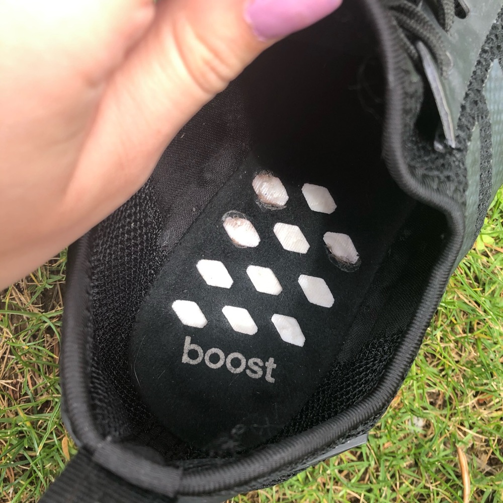 Mens black adidas boost running shoes - Picture 3 of 8